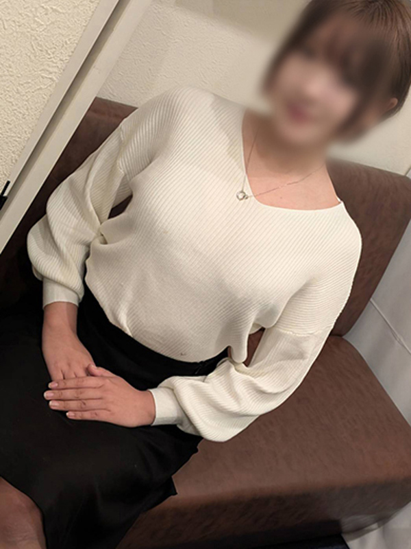 比留駒りりこ★瞳の魅力と美ボディ